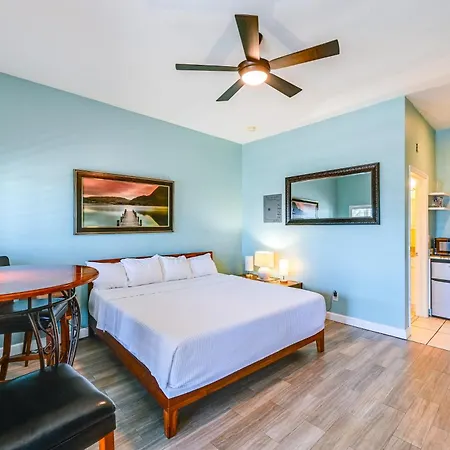 Relax By Pool, Stay Near Parks Naples Studio